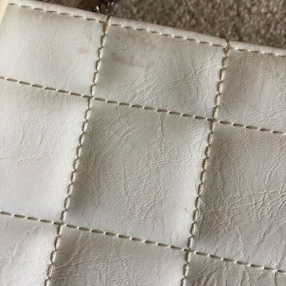 Crossi Double White Quilted Chain Shoulder Bag - Picture 8 of 16